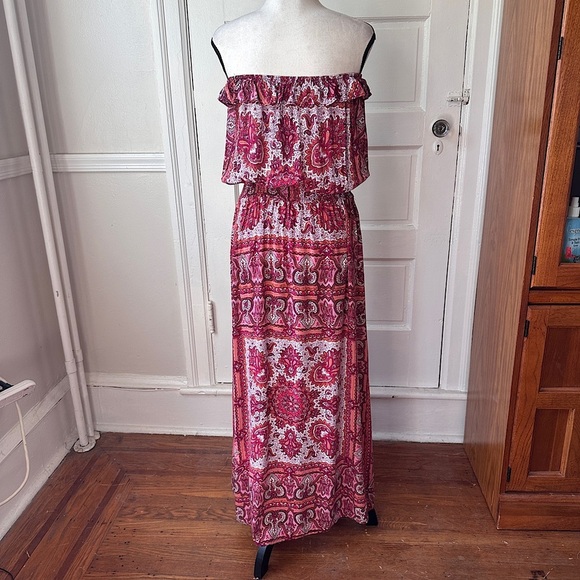 3/$20 💥 Voyage Blouson Strapless Maxi Dress Ruffle Smocked Pink Boho Paisley M - Picture 15 of 16